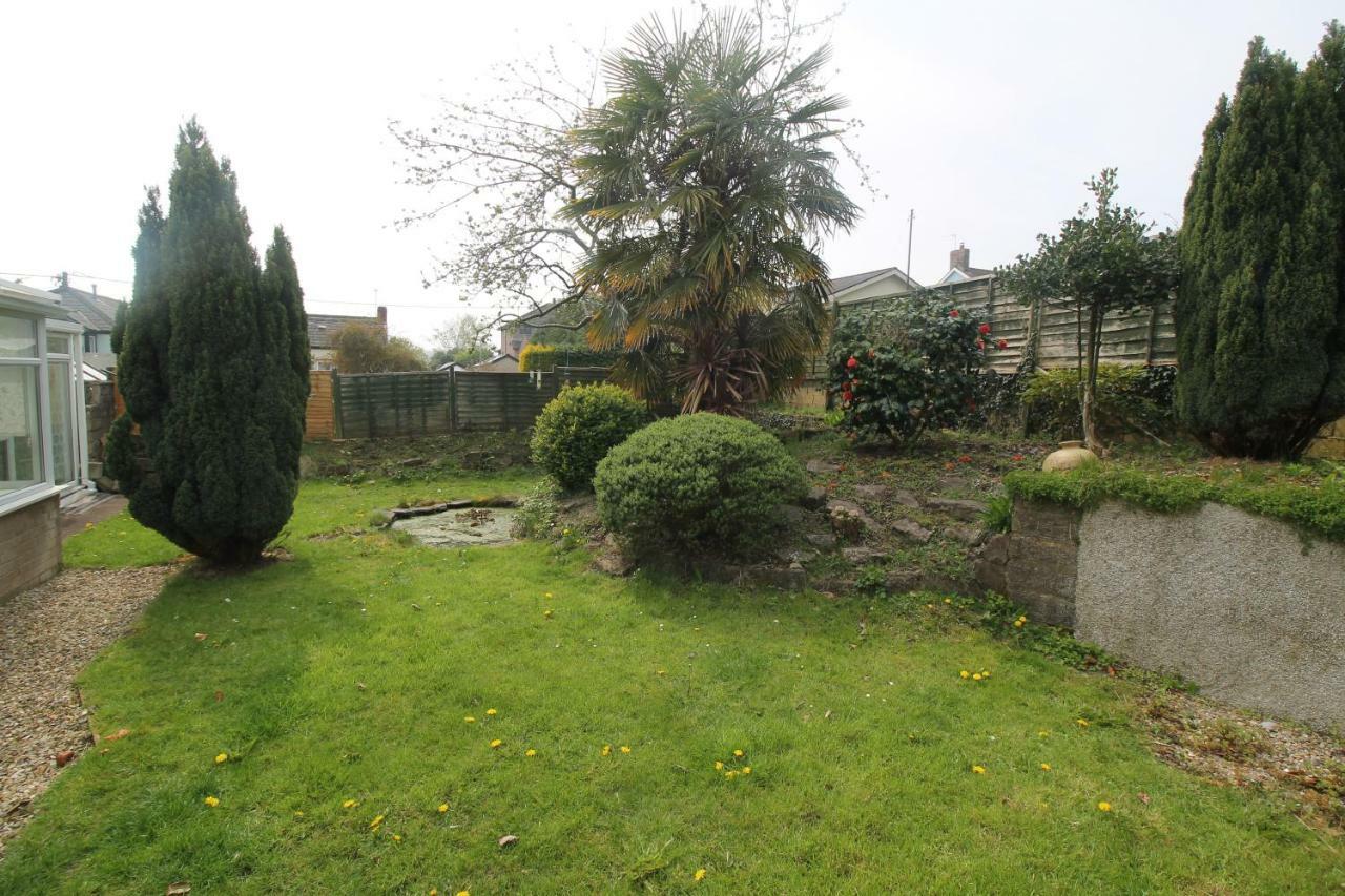 Large 4 Bedroom Family 2 Mins From Junction 32 * Cardiff