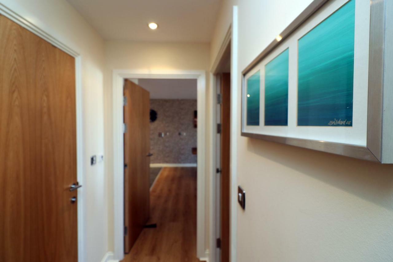 Apartment Central Century Wharf - Perfect Location, Swimming Pool And Gym Access
