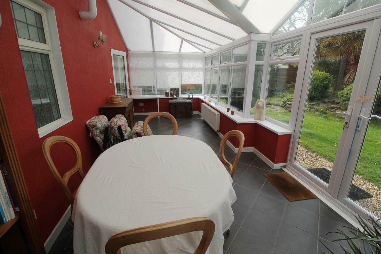Holiday home Large 4 Bedroom Family 2 Mins From Junction 32