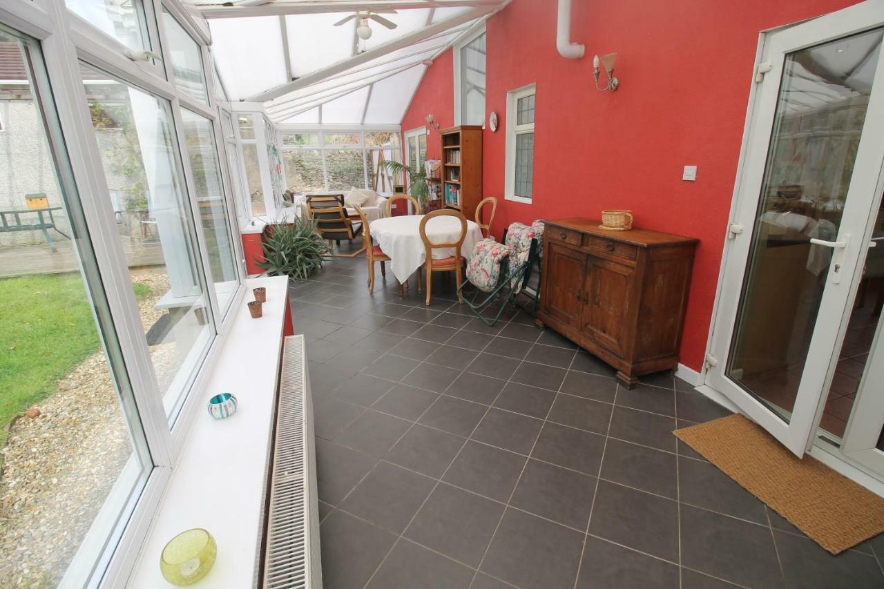 Large 4 Bedroom Family 2 Mins From Junction 32 *