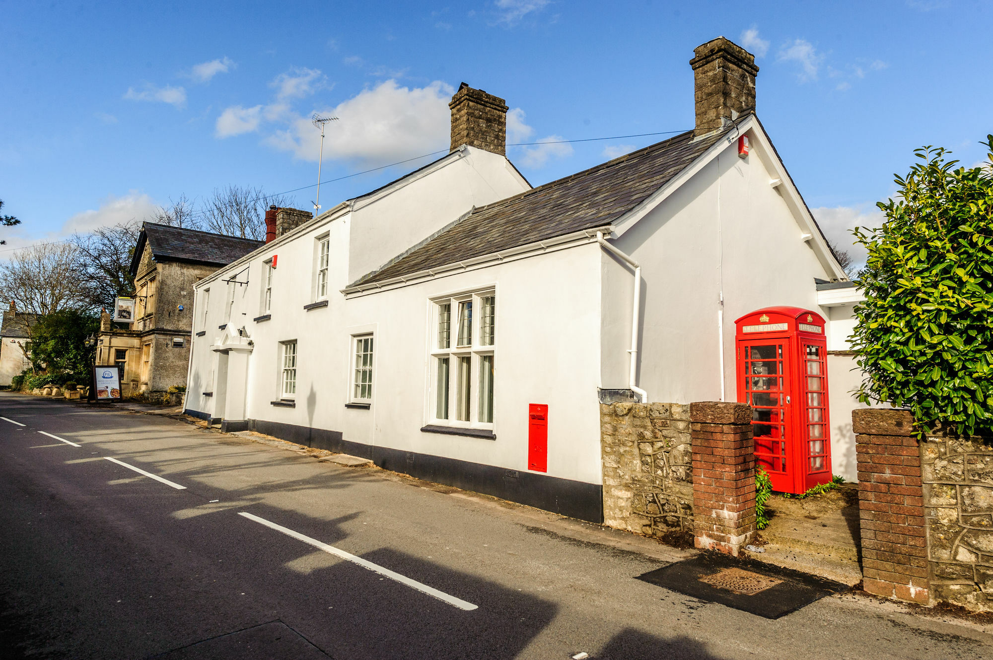 Old Post House 3* Cardiff
