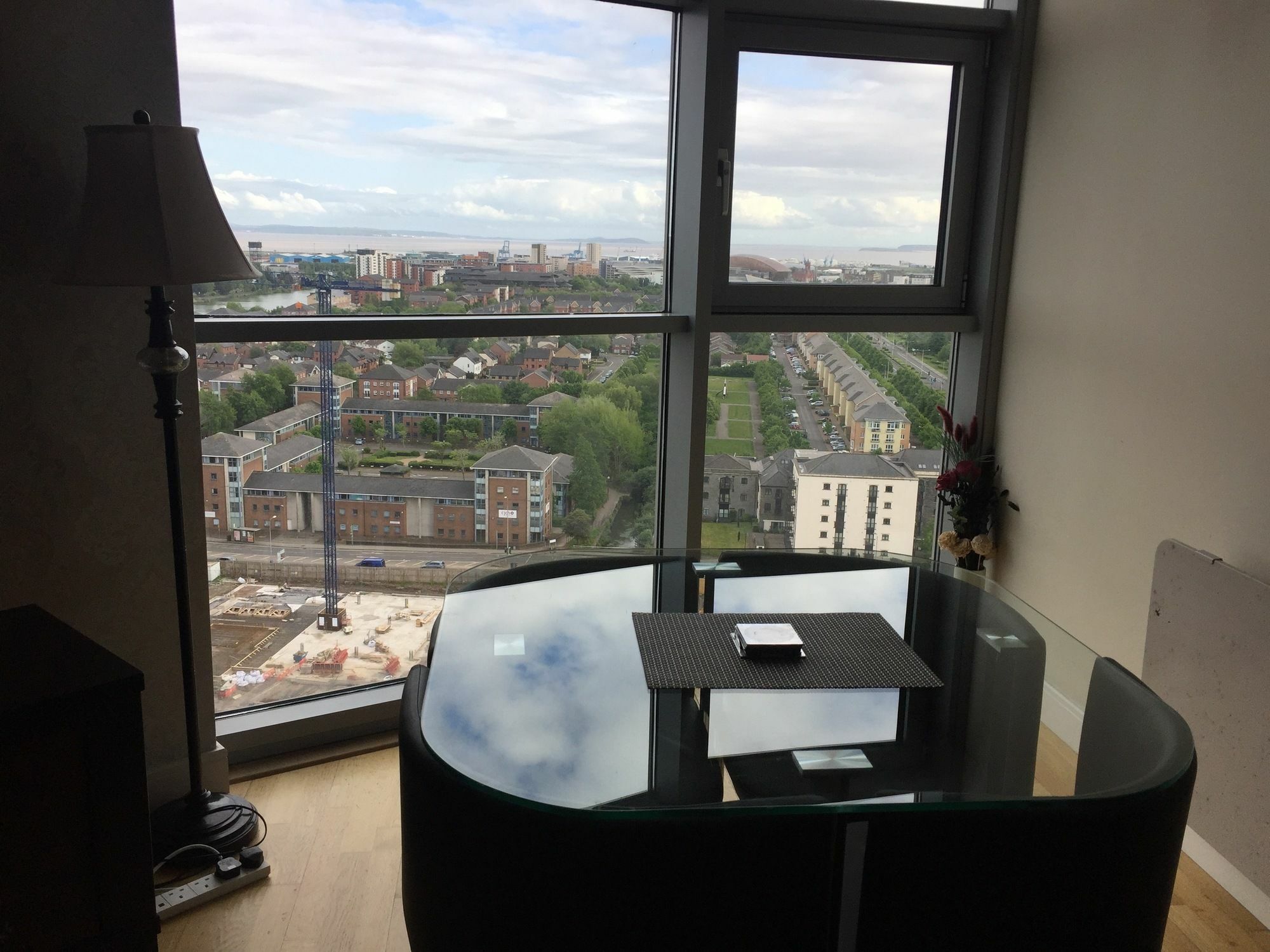 High View Serviced * Cardiff