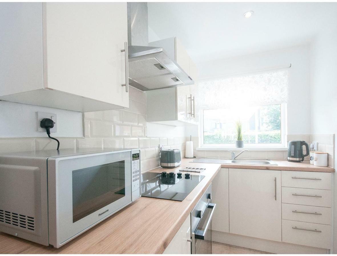 Modern House Close To Stadiums & Centre W/parking Guest house