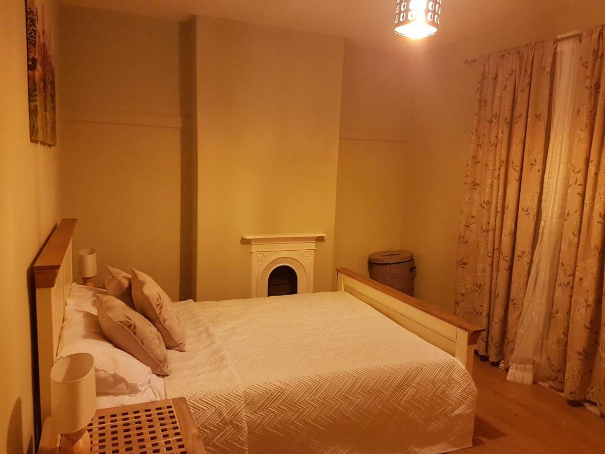 Tynant House- Modern 3 Bed House- Centre And Free Parking Holiday home Cardiff