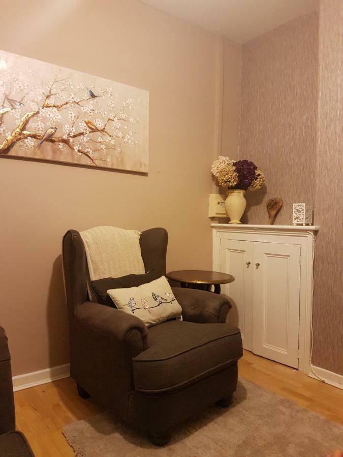 Tynant House- Modern 3 Bed House- Centre And Free Parking *