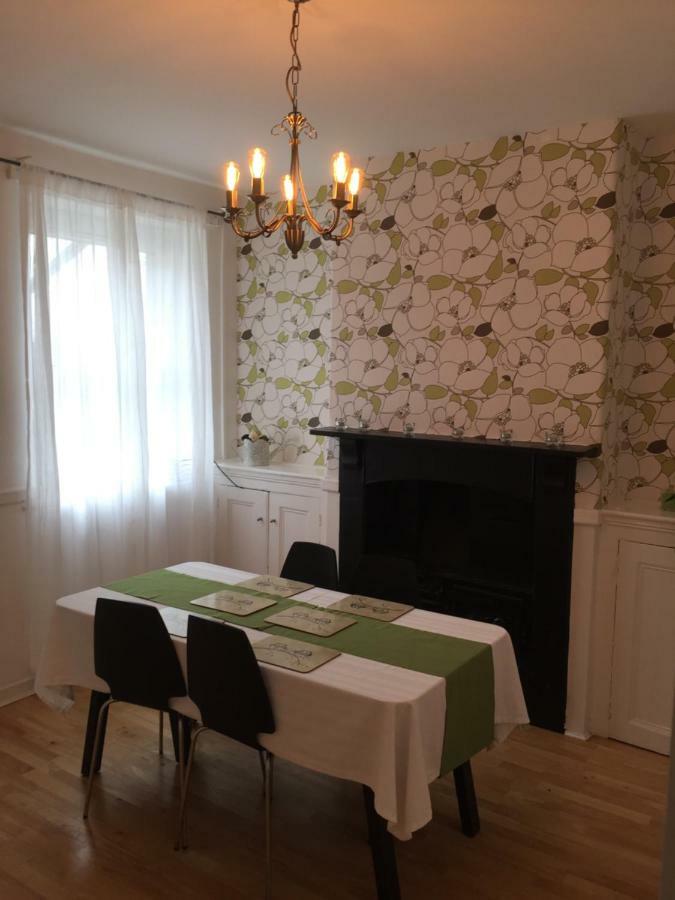 Tynant House- Modern 3 Bed House- Centre And Free Parking