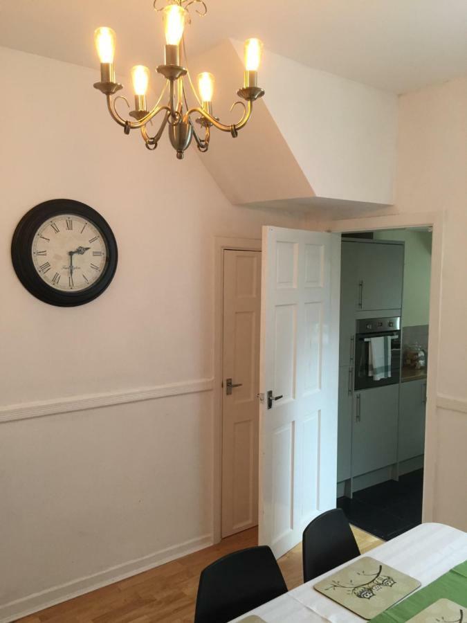 Holiday home Tynant House- Modern 3 Bed House- Centre And Free Parking *