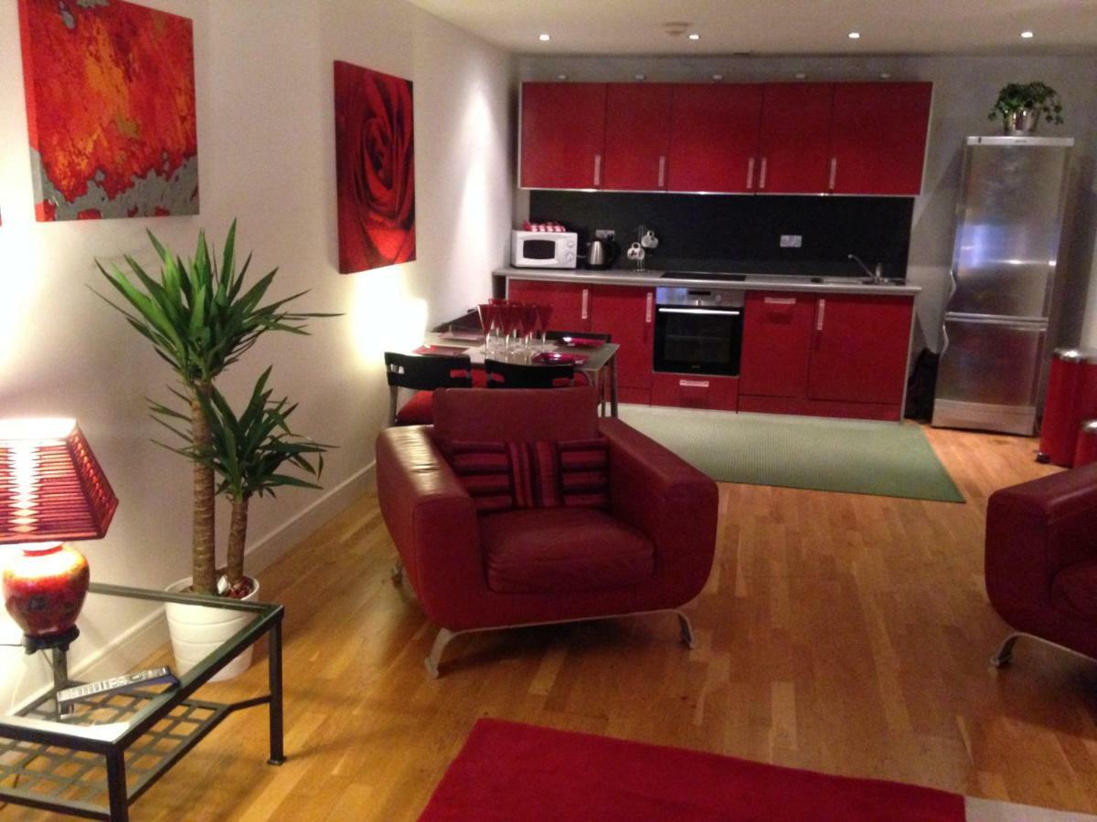 Apartment Stunning Spacious City Apartment With Free Parking