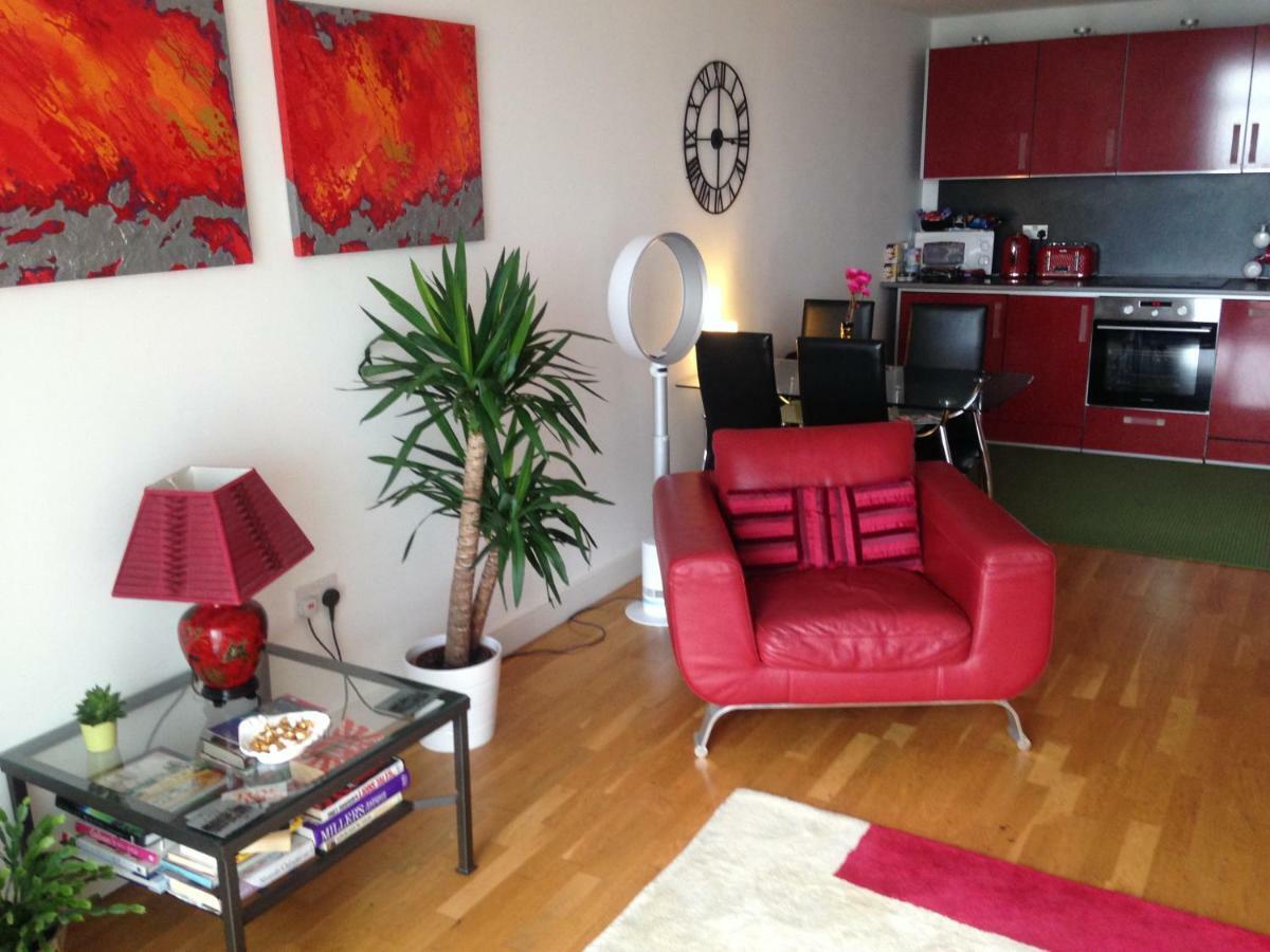 Stunning Spacious City Apartment With Free Parking