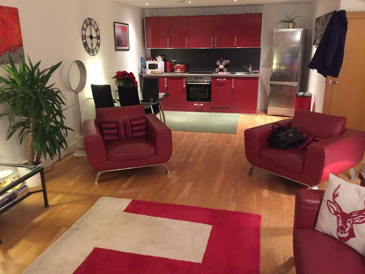 Stunning Spacious City Apartment With Free Parking