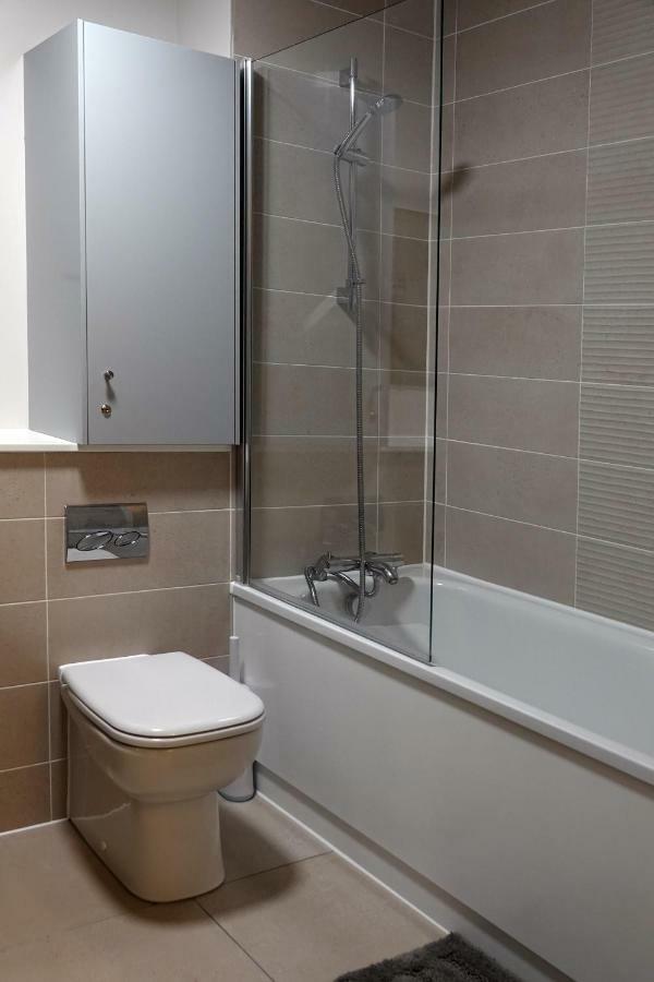 Modern One Bedroom In Bay Apartment Cardiff