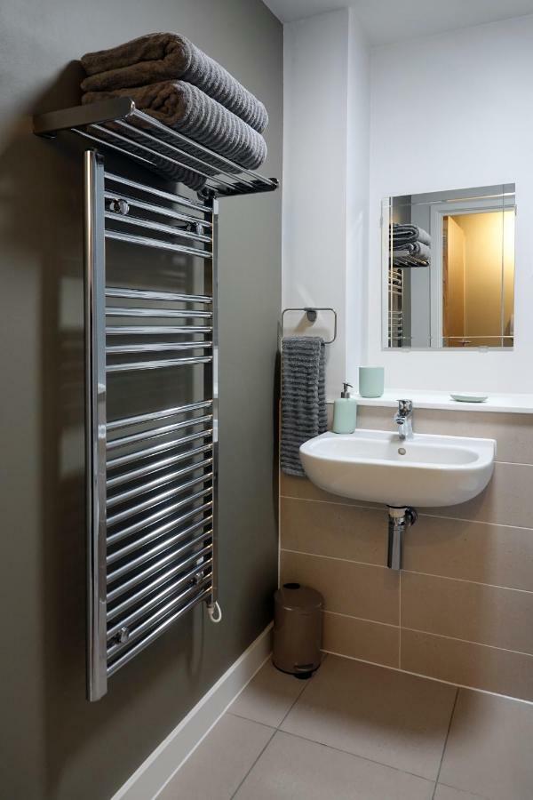 Modern One Bedroom In Bay Apartment