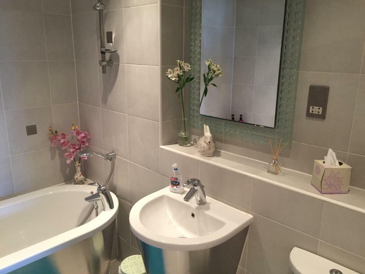 Stunning Spacious City Apartment With Free Parking *