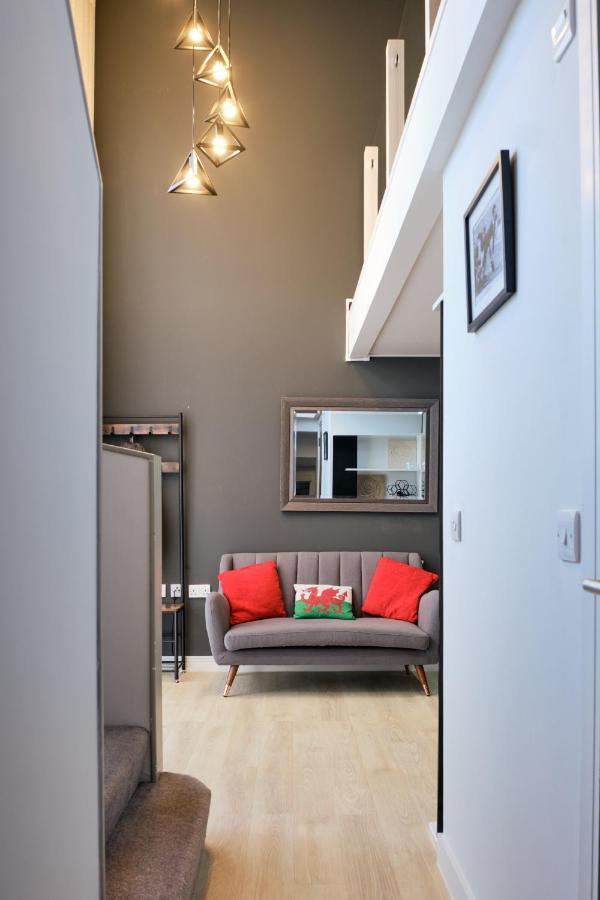 Apartment Bay *