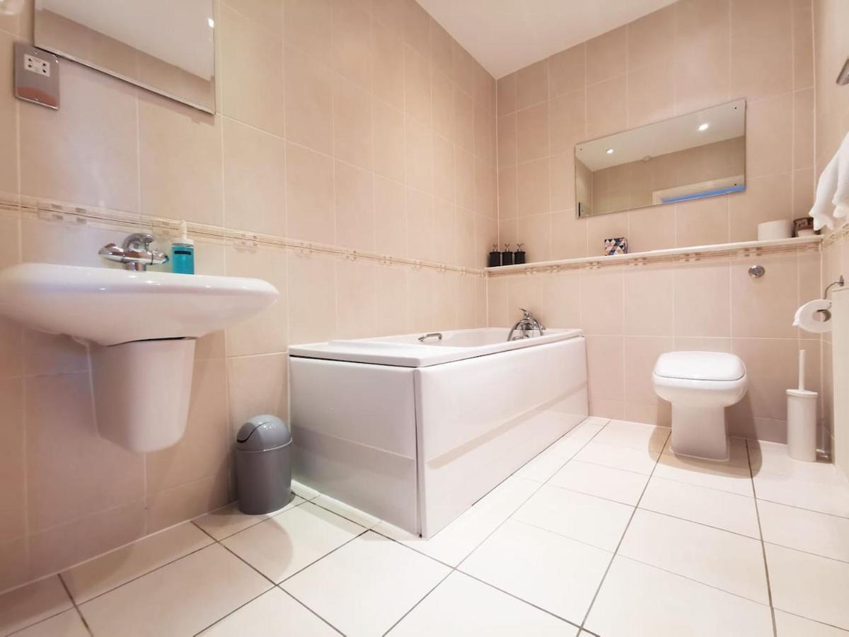 The Townhouse By Switchback Stays Holiday home Cardiff