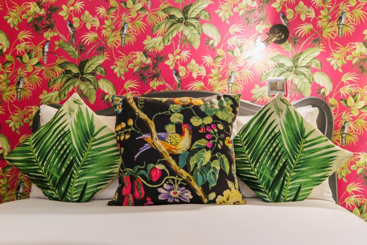 Jolyon's Boutique 4*