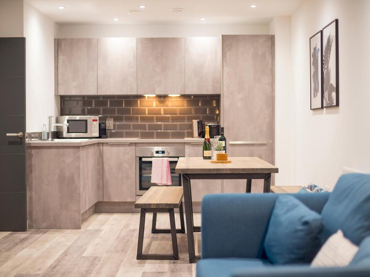 New In Centre & Close To Stadiums Apartment
