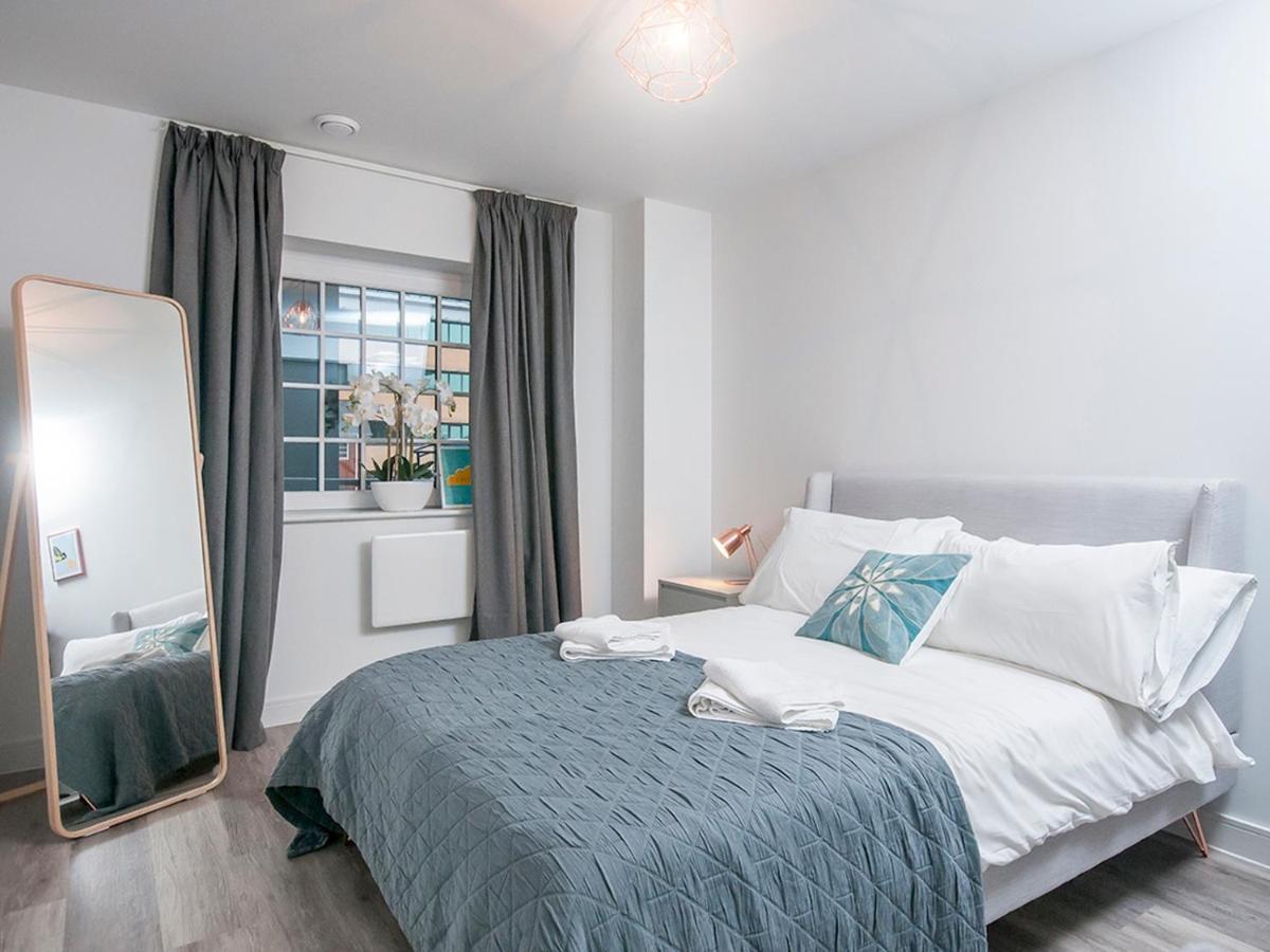New In Centre & Close To Stadiums Apartment