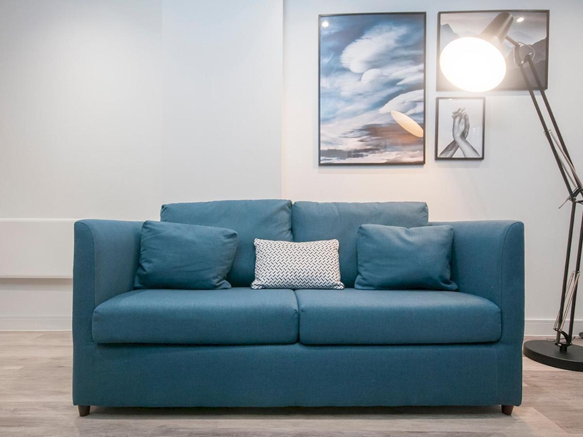 New In Centre & Close To Stadiums Apartment