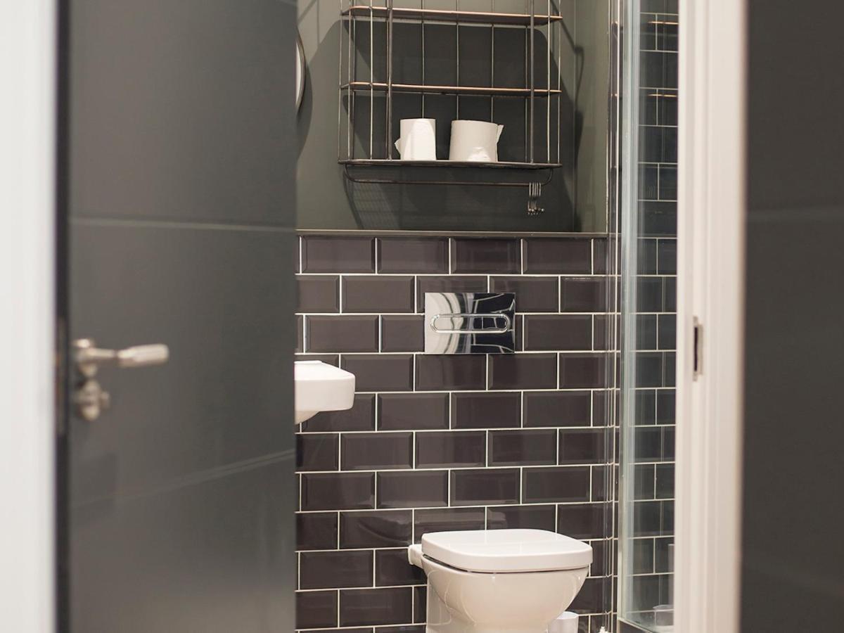 New In Centre & Close To Stadiums Apartment
