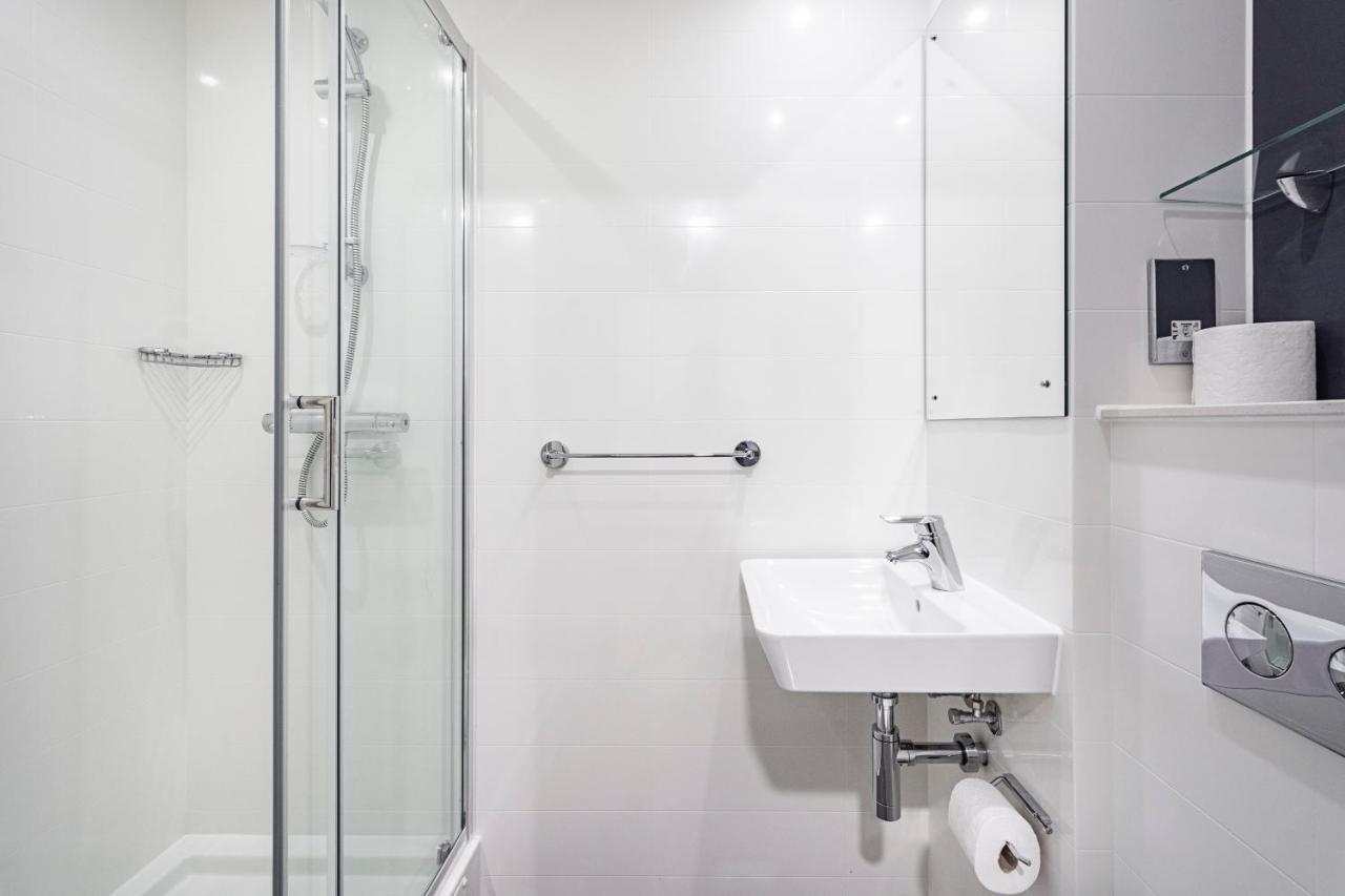Modern Studios, Apartment