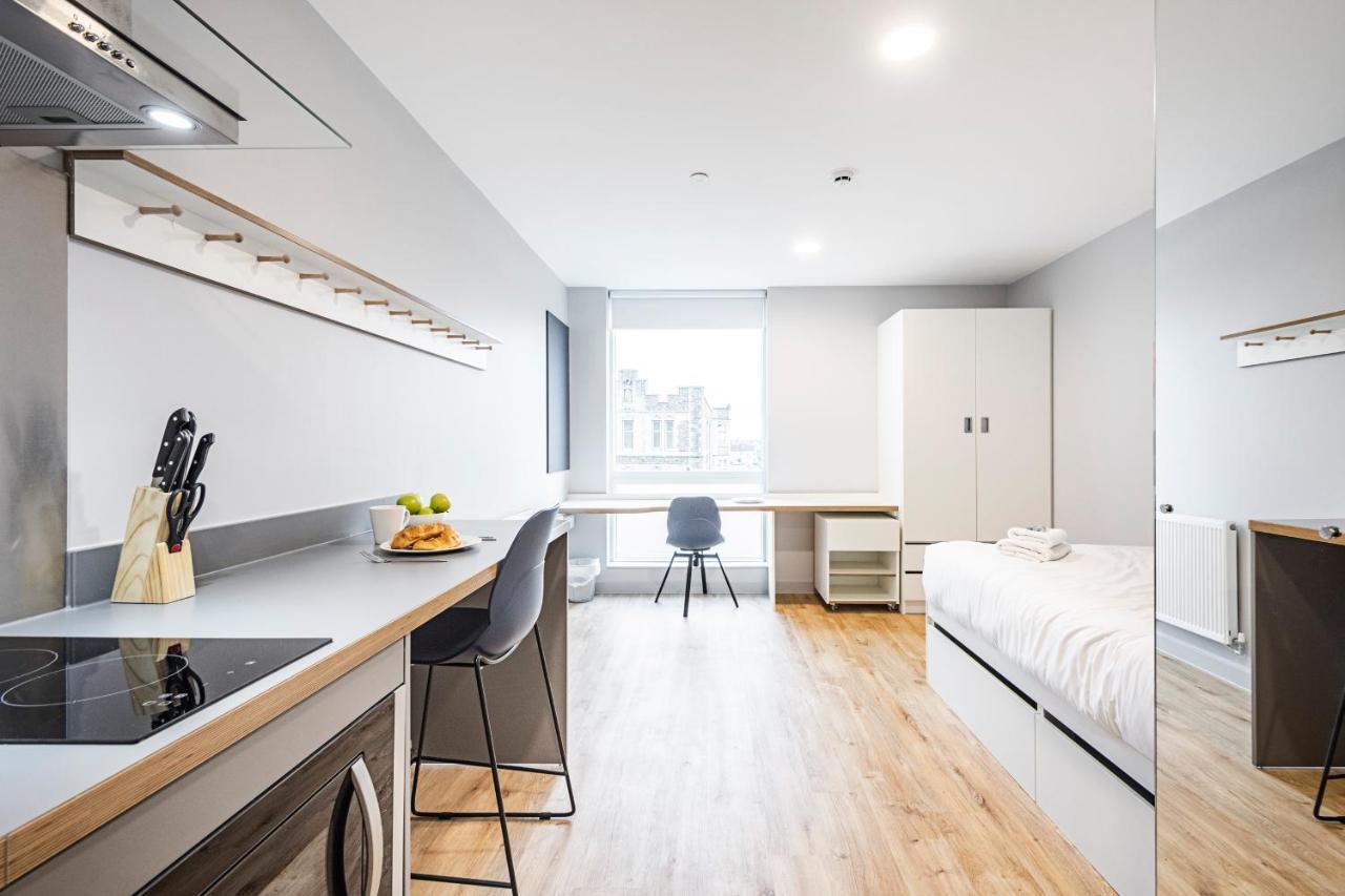 Modern Studios, Apartment *