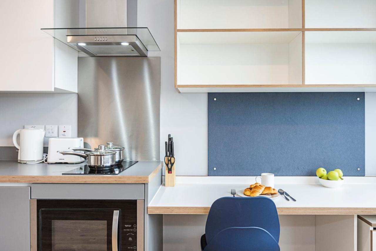 Modern Studios, Apartment *