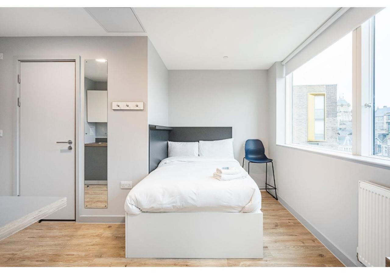 Modern Studios, Apartment