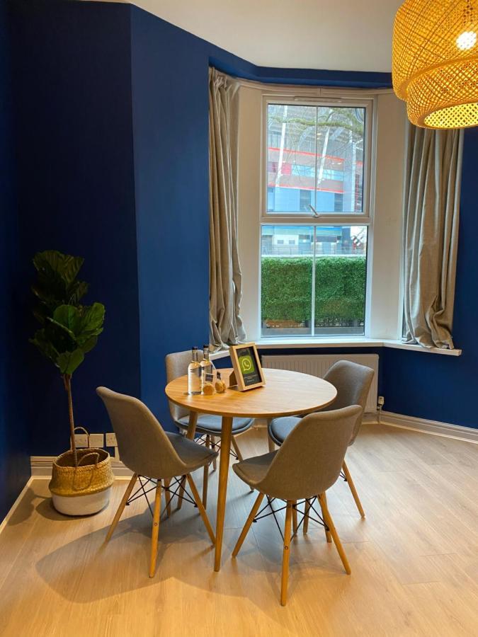 Aaron Wise - 17 Fitzhamon Apartment *