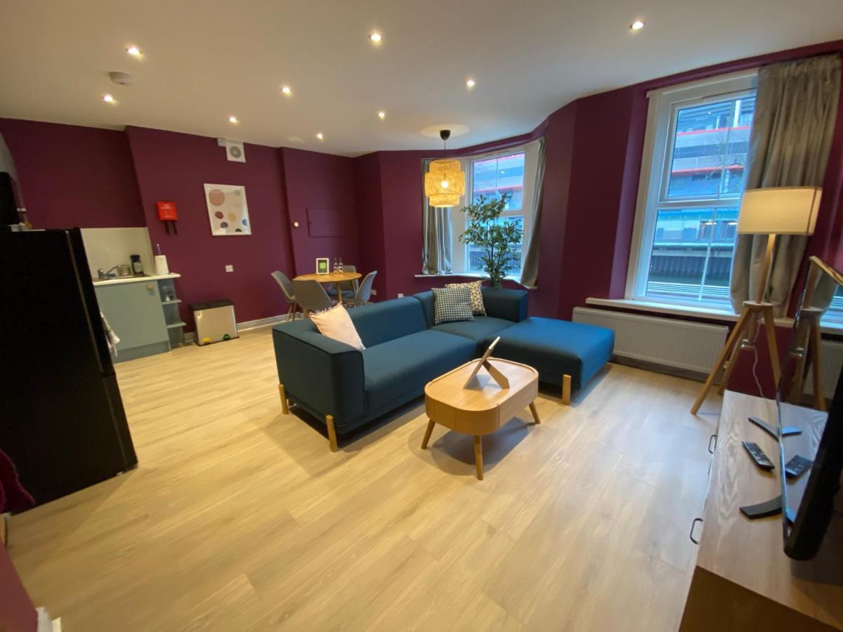 Aaron Wise - 17 Fitzhamon Apartment *