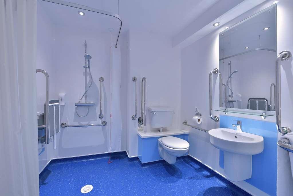 Travelodge Llanedeyrn Hotel 2*