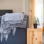 The Ella Fitzgerald - Modern 2 Bedroom Apartment, Super Close To City Centre
