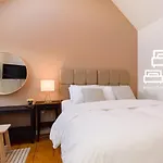 City Retreat, 2 Bed House With Cloudstream Hot Tub
