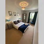 27 Lock Keepers Court By Mia Living Spacious 2 Bedroom Apartment With Free Parking