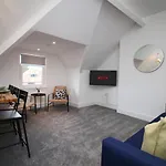 No 49 City Apartments, Perfect For Business And Leisure Stays, 10 Min Drive Into City Centre, Easy Access To Local Transport, 1Br And 2Br Available, Free Parking