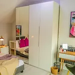 New Cosy & Secure - 2 Bed - Free Wifi - Modern & Functional