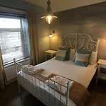 Ty Rosa Rooms