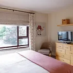 Stylish Family Home In Desirable Penylan + Parking
