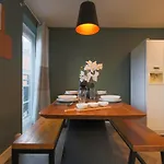 Stayright Stylish Cardiff Bay 2 Bed Apartment- Private Parking & 10 Mins To Bay & City