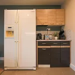Stayright Stylish Cardiff Bay 2 Bed Apartment- Private Parking & 10 Mins To Bay & City