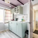 Bedroom With Kitchenette, Private Bathroom And Parking