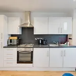 Duplex Apartment For Up To 13 Near City Centre
