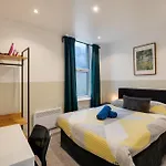 Duplex Apartment For Up To 13 Near City Centre
