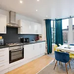 Duplex Apartment For Up To 13 Near City Centre