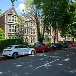 Prime Location Cardiff Pontcanna Modern 2 Bedroom Apartment With Privat Parking