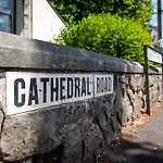 Prime Location Cardiff Pontcanna Modern 2 Bedroom Apartment With Privat Parking