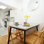 Kerry Croy - Lovely House, Fantastic Location With Free Parking, Perfect For Contractors And Workers