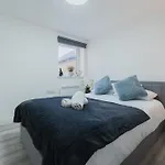 Brand New Luxe Two Bedroom Flat! Excellent Wifi