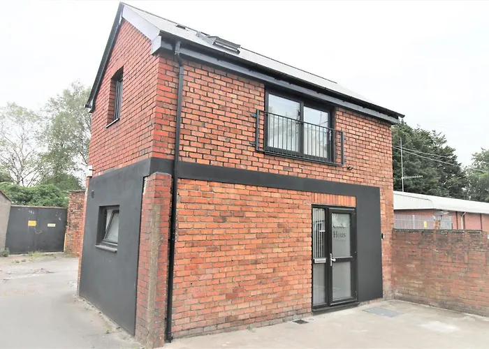 The Coach House - Free Private Parking - By Property Promise