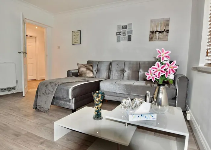 Come On In Cardiff City Centre Wentloog Close Sleeps Upto 6
